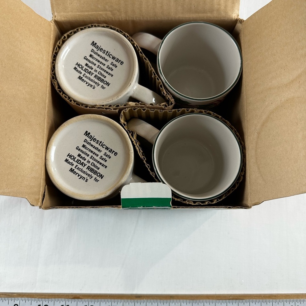 Holiday Ribbon Vintage Set of 4 Ceramic Christmas Mugs Dist.by Mervyn’s - Picture 16 of 16